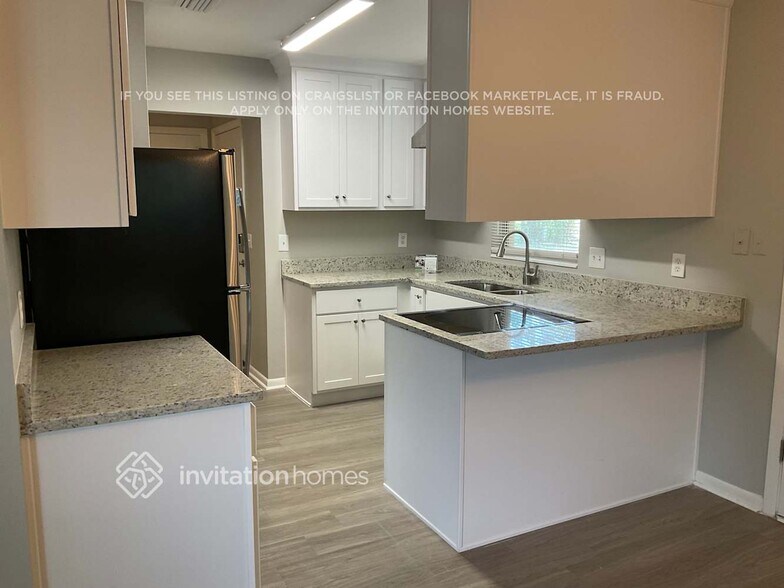Building Photo - 1517 Bentin Dr N