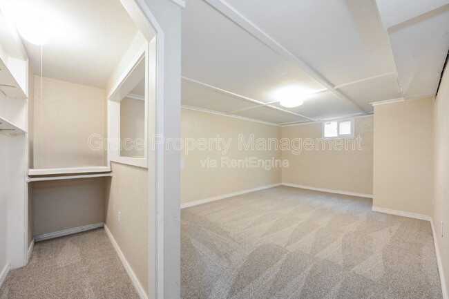 Building Photo - 701 S Simms St