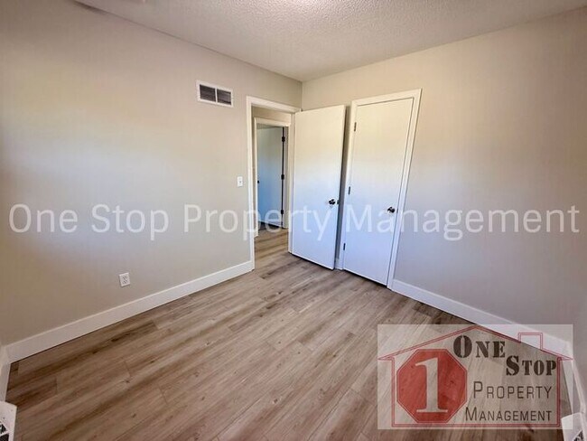 Building Photo - 4-Bedroom, 2.5-Bathroom home in Independence