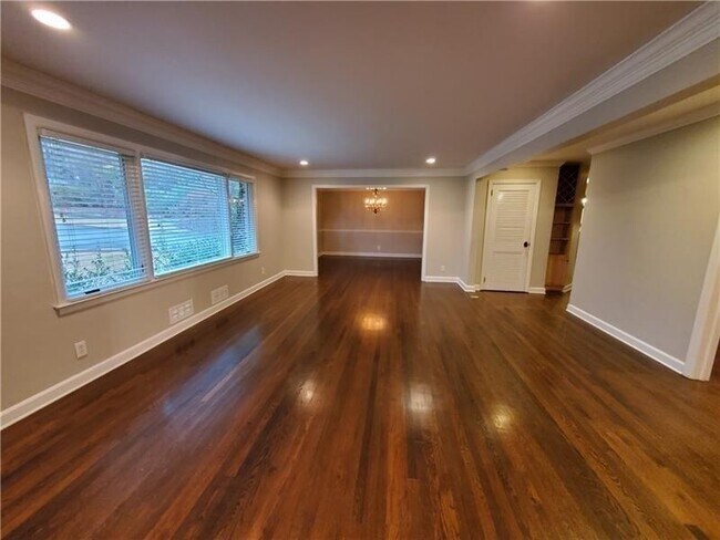 Building Photo - 4615 Mystic Dr NE