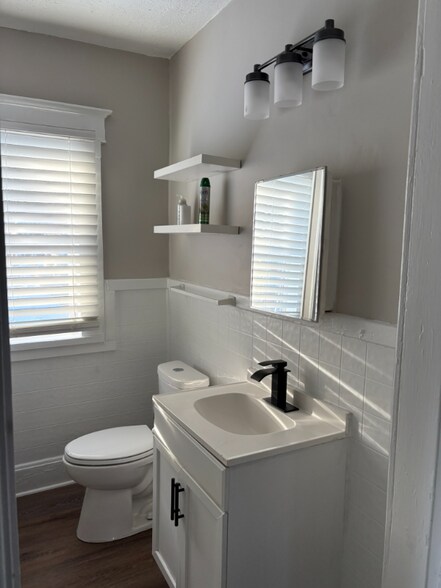 Building Photo - 3130 N Park Ave