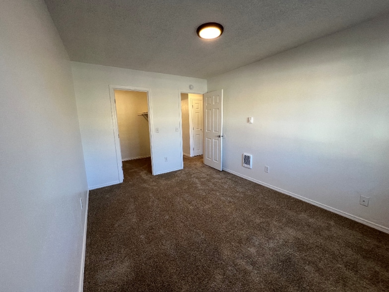 Building Photo - 17250 SW Heritage Ct