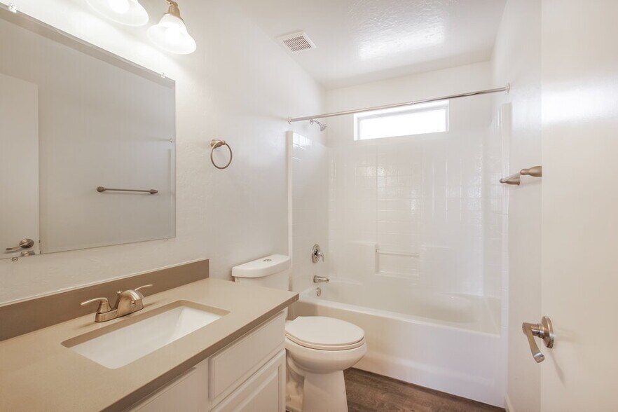 Building Photo - 2221 E Union Hills Dr