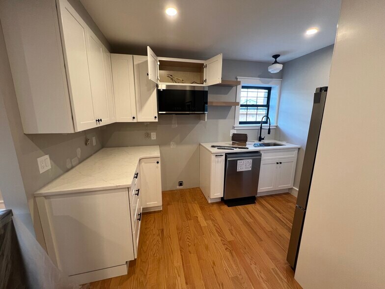 Building Photo - 85 Cannon St