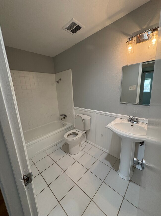 Building Photo - 5049 Overcrest Dr