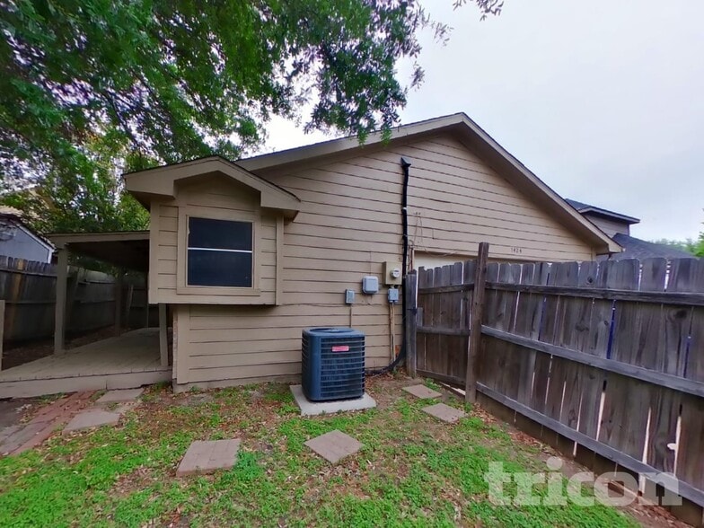 Building Photo - 1424 Savannah St