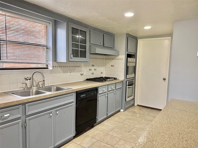 Building Photo - 3007 Wagon Trail Dr