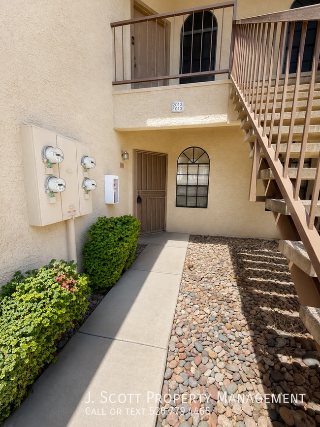 Building Photo - 930 N Mesa Dr