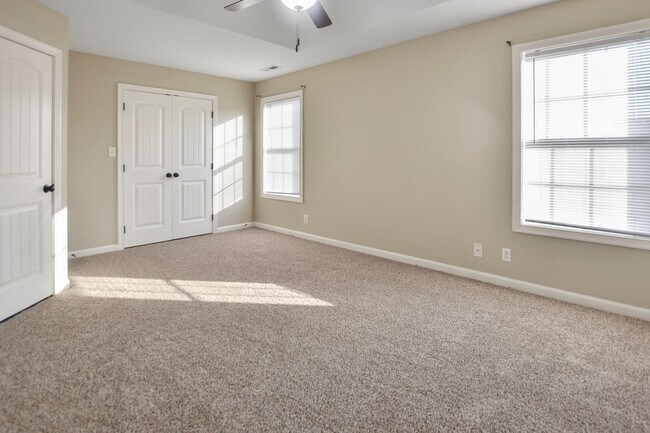 Building Photo - Pet Friendly Three Bedroom!