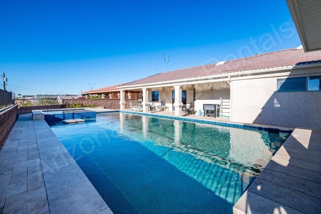 Building Photo - FURNISHED POOL HOME