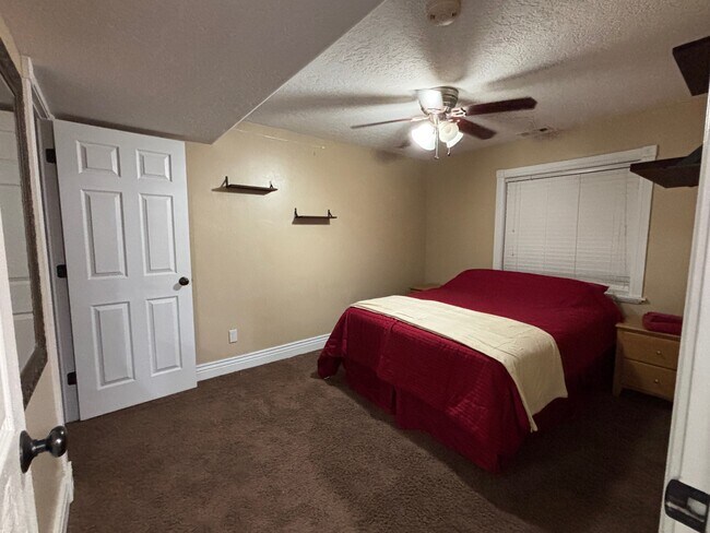 Building Photo - 2952 Sandpiper Rd