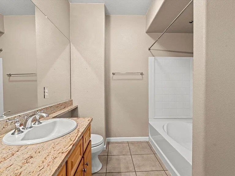 Building Photo - 1360 Shady Ln