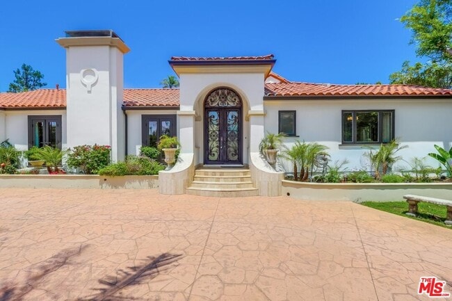 Building Photo - 114 S Layton Dr