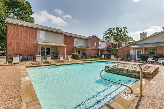 Building Photo - 1410 Meadowood Village Dr