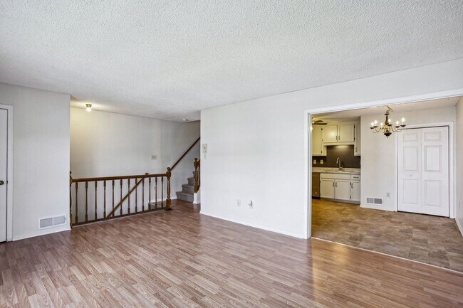 Building Photo - 41 Burlington Ct