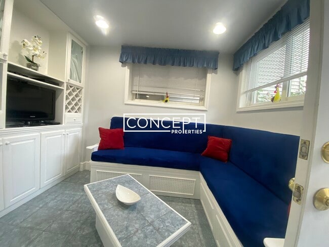 Building Photo - 101 Orleans St