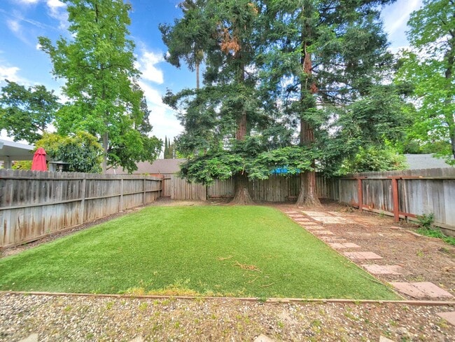 Building Photo - Cozy 2bed 1 bath South Natomas home availa...