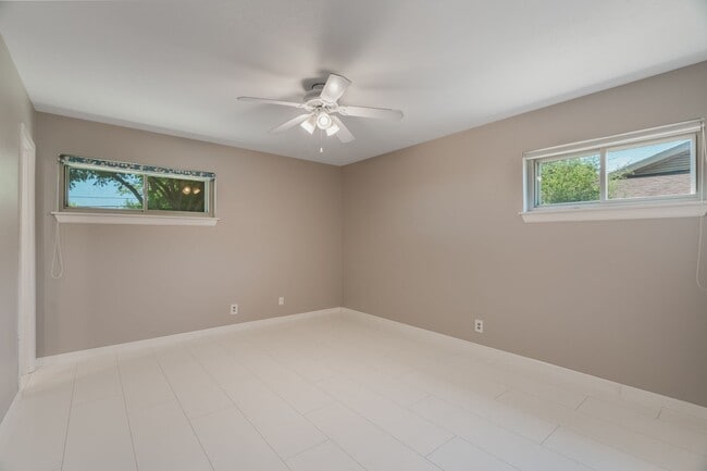 Building Photo - 509 Wilshire Dr