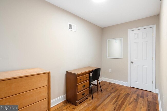 Building Photo - 1609 W Stiles St