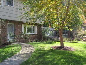 Building Photo - 217 Foss Dr