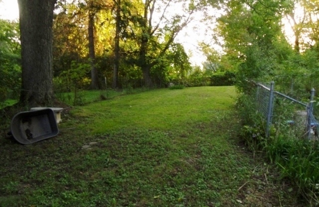 Building Photo - 3 bedroom, near park, close to Ontario