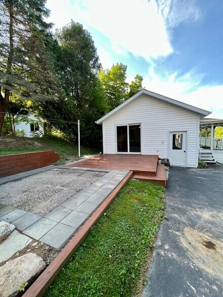 Building Photo - 27 W Main St