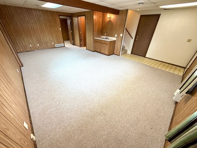 Building Photo - 3 Bed 2 Bath Pet Friendly House With A Fully Fenced Yard