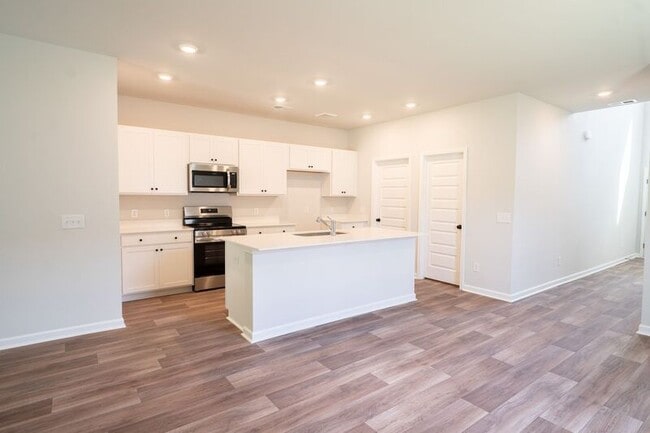 Building Photo - 142 Geranium Wy