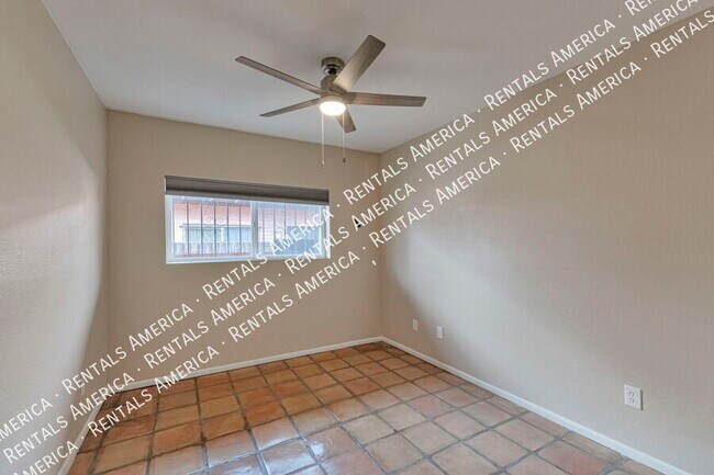 Building Photo - 277 E Root Way