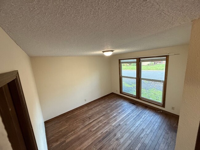 Building Photo - 1150 NW Sunnywood Ct