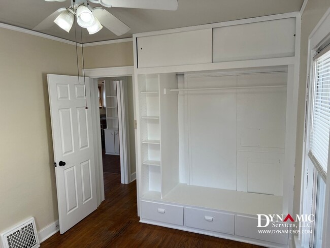 Building Photo - Updated 4+ Bedroom, 2 Bathroom House with Garage and Fenced Backyard