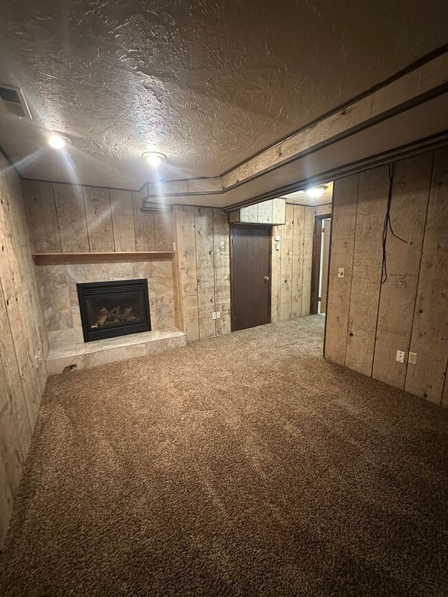 Building Photo - Spacious, three level, 4 Bed 2.5 bath Townhome in Ammon right behind the Walmart on Hitt.