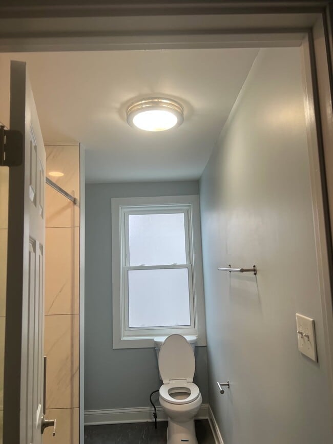 Building Photo - 218 S 14th Ave