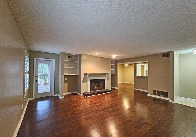 Building Photo - 597 Emory Oaks Way