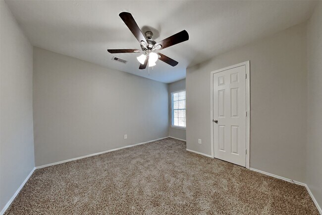 Building Photo - 32106 Willow Creek Park