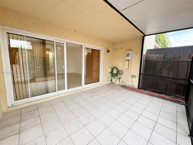 Building Photo - 6568 SW 41st Pl