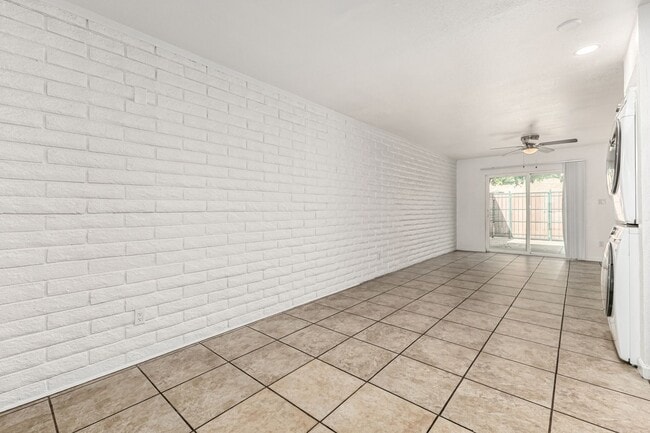 Interior Photo - Granada Gardens