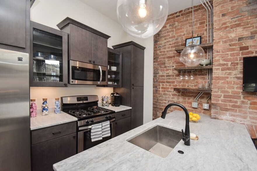 Building Photo - 1420 Elm St