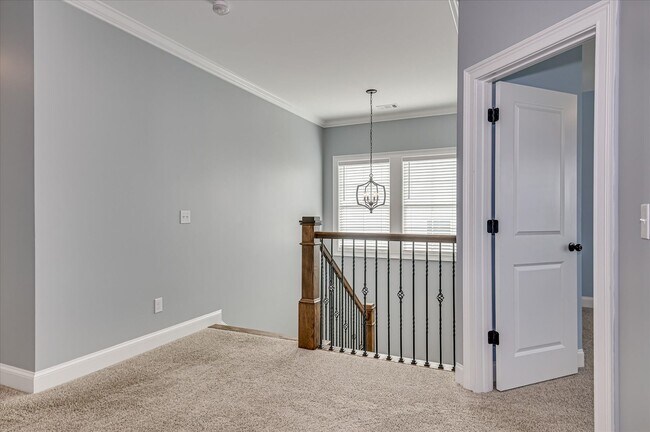 Building Photo - 3067 Rosewood Dr