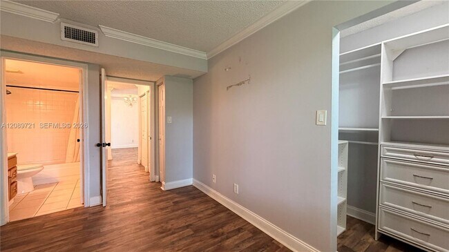 Building Photo - 10610 SW 158th Ct