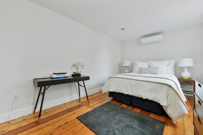 Building Photo - 93 Dresser St