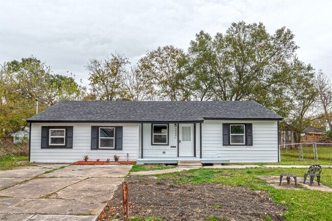 Building Photo - 4909 Higgins St