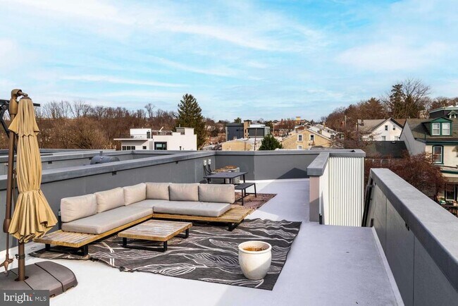 Building Photo - 237 Krams Ave