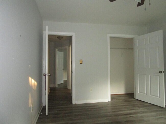 Building Photo - 110 Saltcreek Point NE