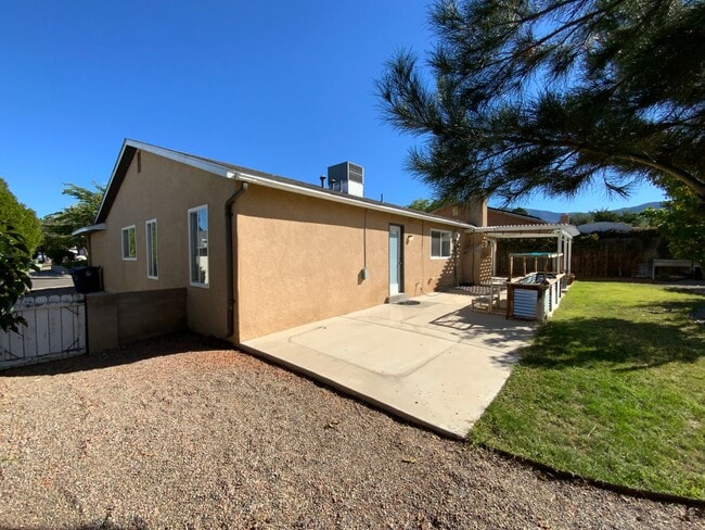 Building Photo - 4 Bedroom with Office Single Story Home Av...