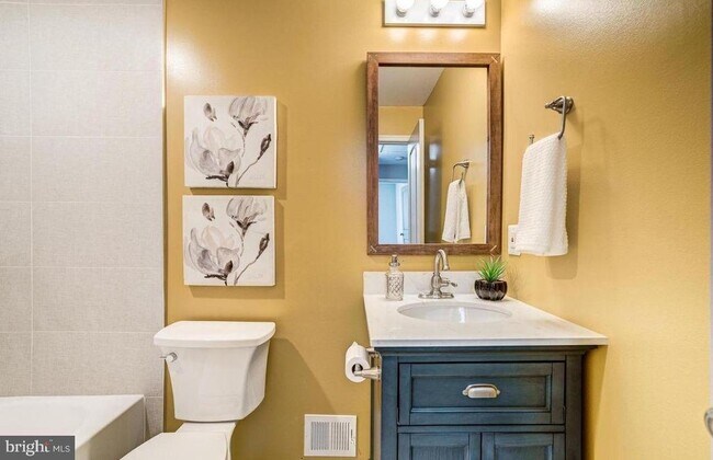 Building Photo - 4207 Woodland Dr