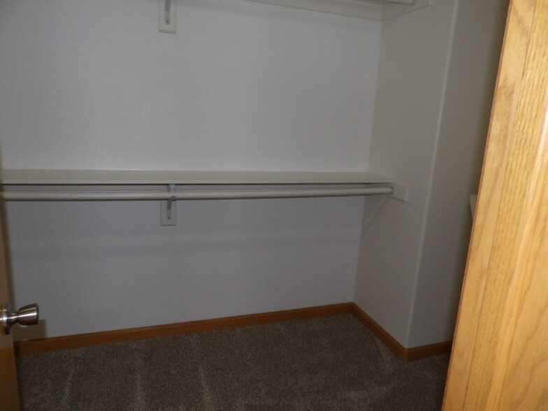 Building Photo - 7367 Carlin Grv