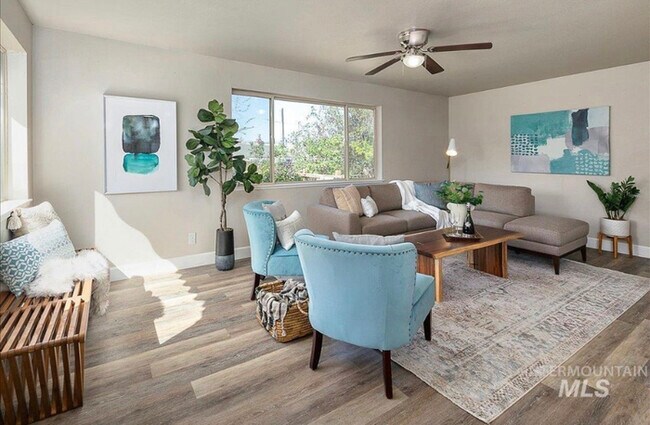 Building Photo - 4 Bed 2 Bath in Boise!