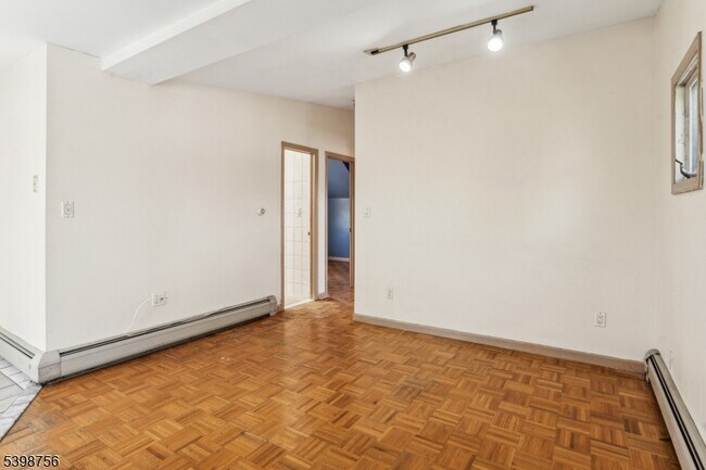 Building Photo - 374 Boyden Ave