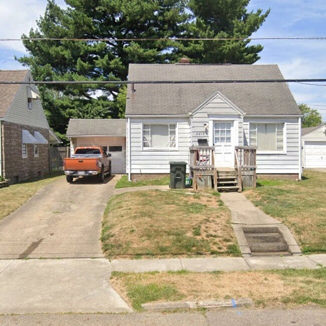 Building Photo - 2 BR NE Canton home for rent